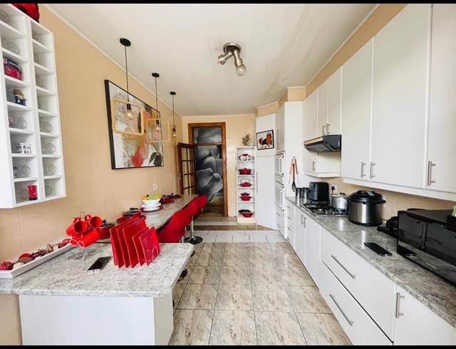 7 BEDROOM HOUSE FOR SALE IN ORANGE GROVE